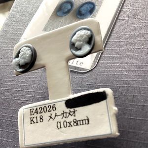 18K Solid Yellow Gold Stud Agate Cameo NWT